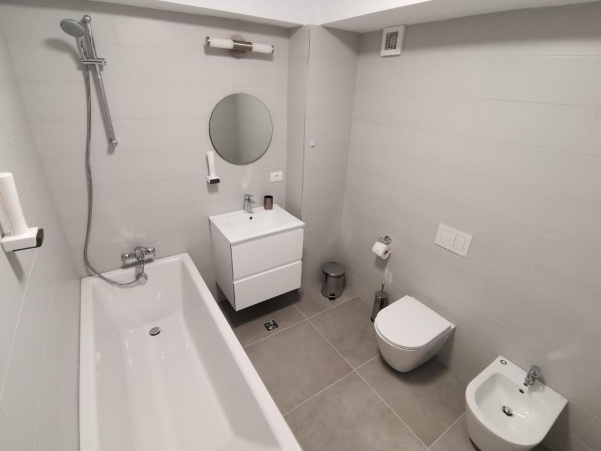 City Center Accomodation - 101 Resita Luaran gambar