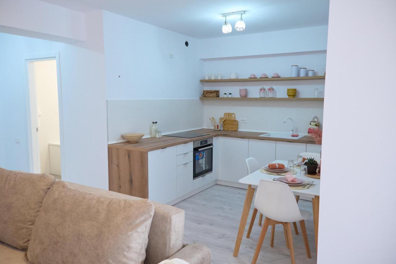 City Center Accomodation - 101 Resita Luaran gambar