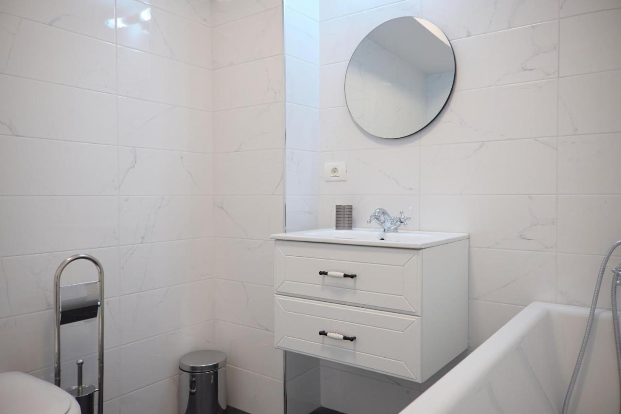 City Center Accomodation - 101 Resita Luaran gambar